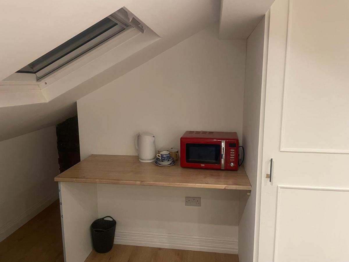 Privatunterkunft Beautiful Loft With En-suit In A Family House, London