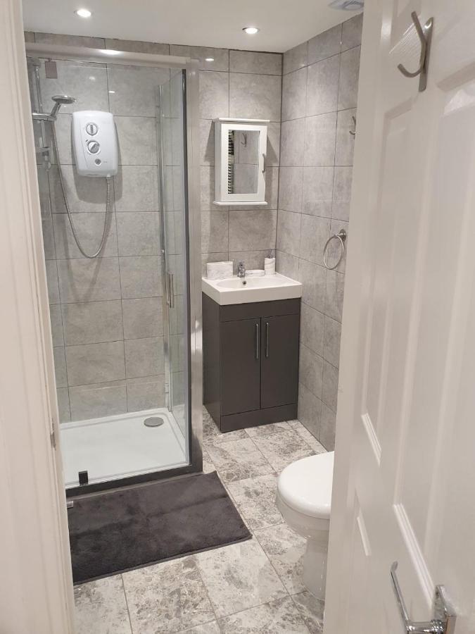 Privatunterkunft Beautiful Loft With En-suit In A Family House, *