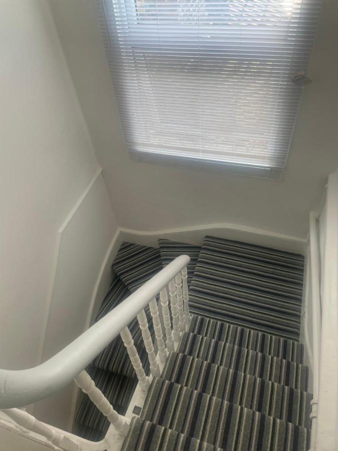 Beautiful Loft With En-suit In A Family House, Homestay London